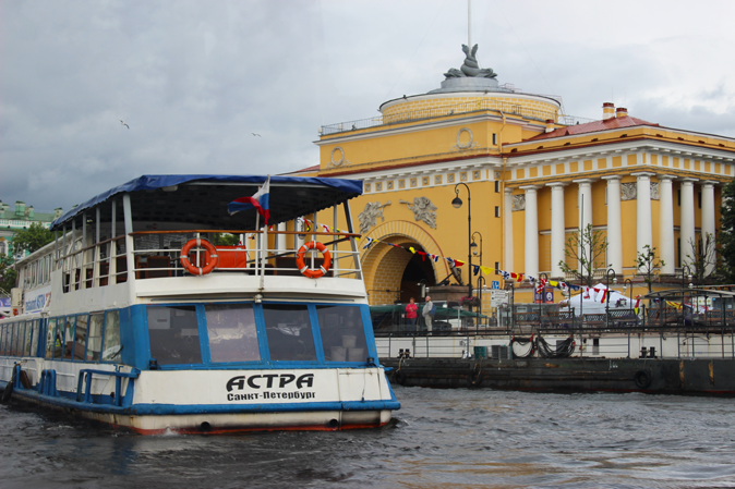 теплоход Астра купить билеты онлайн на ночную теплоходную прогулку на развод мостов на vodnye-ekskursii.ru