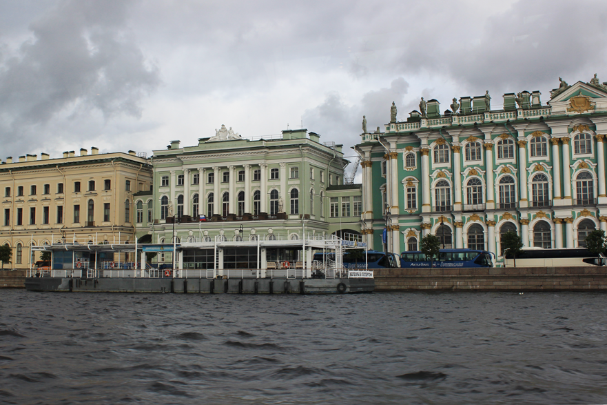 Водные экскурсии и прогулки по рекам и каналам Санкт-Петербурга