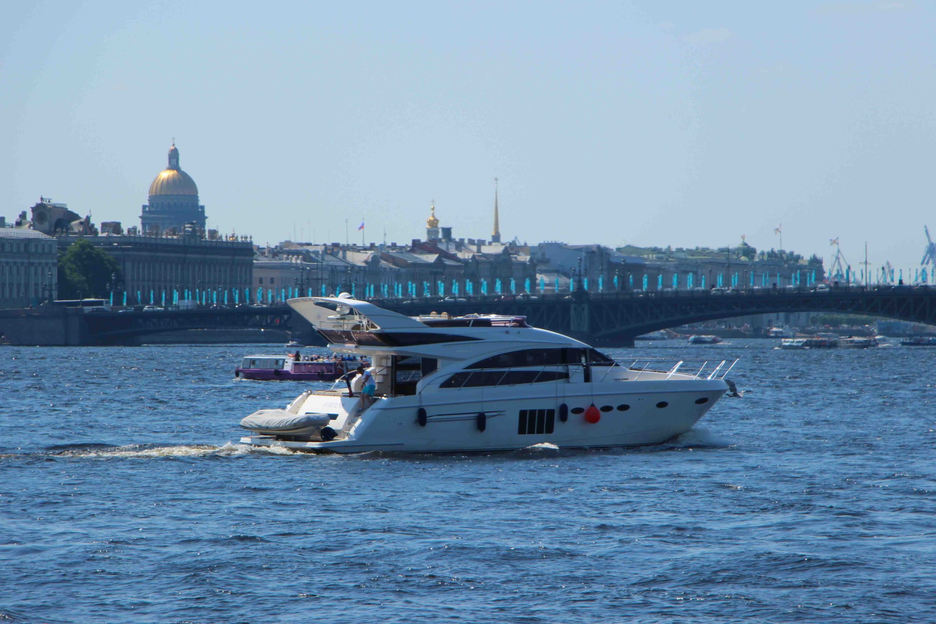 Лучшие варианты аренды яхты в Санкт-Петербурге в одном месте и по лучшей цене