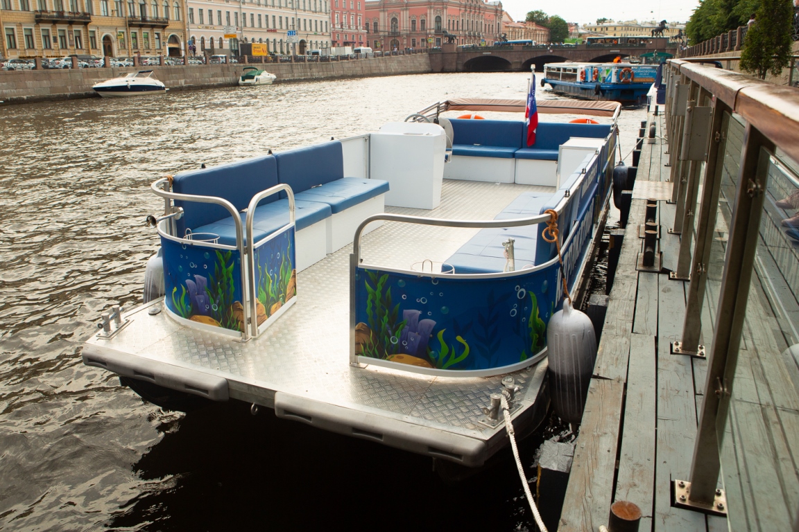 речной трамвайчик на 11 человек "КАРАКАТИЦА" для прогулок по малым рекам и каналам