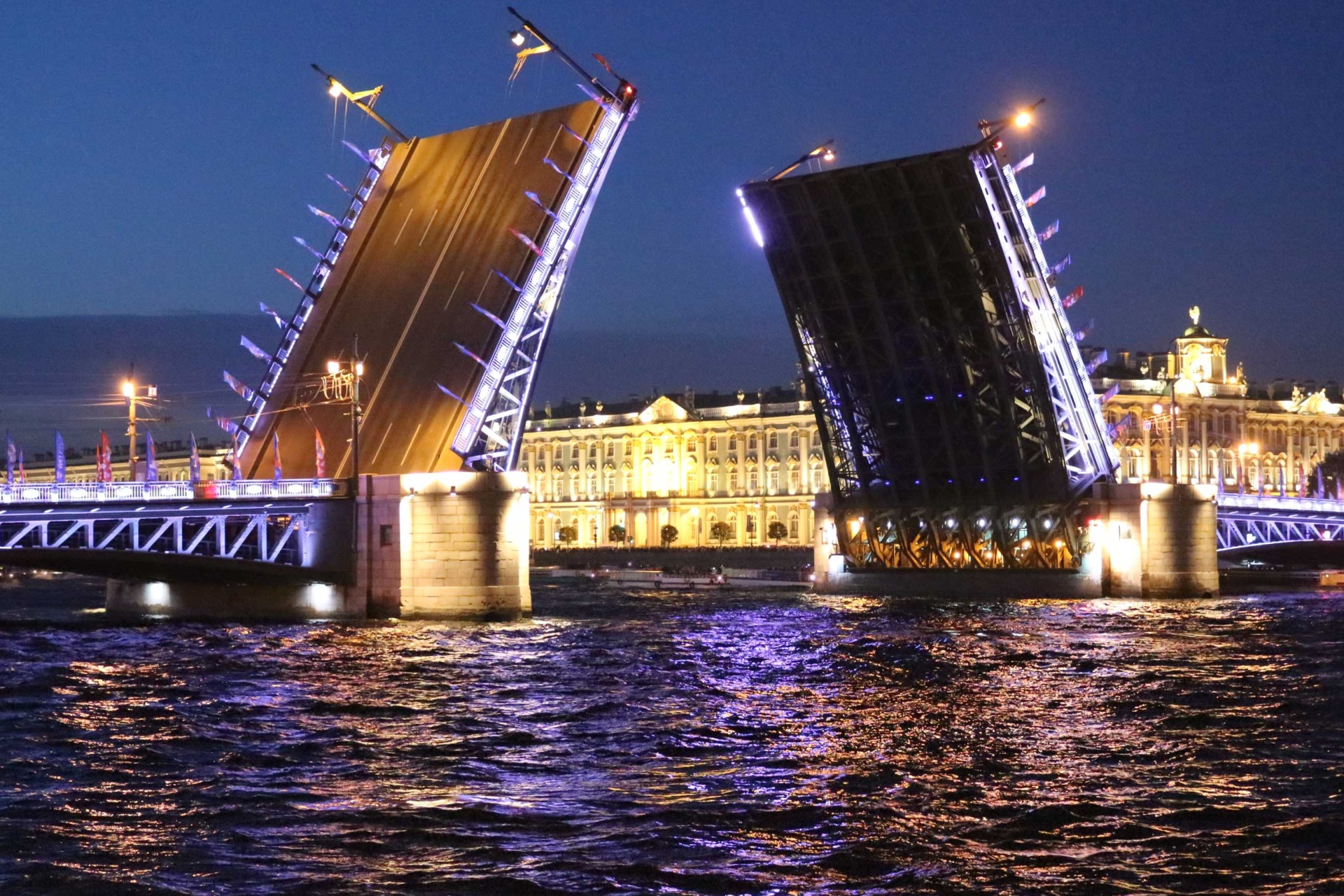 водные экскурсии и прогулки по рекам и каналам Санкт-Петербурга, бронирование, заказ и покупка билетов онлайн