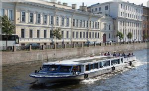 Water excursions in St.  Petersburg, boat trips on the rivers and canals, boat trips along the Neva River, boat trips on the bridges