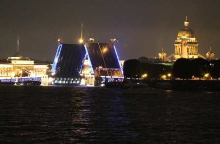 дискотека на теплоходе под разводными мостами Петербурга