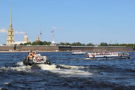 водные прогулки и экскурсии 2022 по рекам и каналам Петербурга на речном трамвайчике